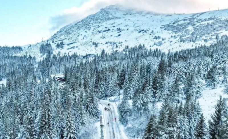 Планински спасители помогнаха на туристи, попаднали на заледени пътеки край Боянския водопад