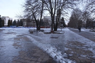 Леден дъжд падна в Монтана снощи улици и пътища се