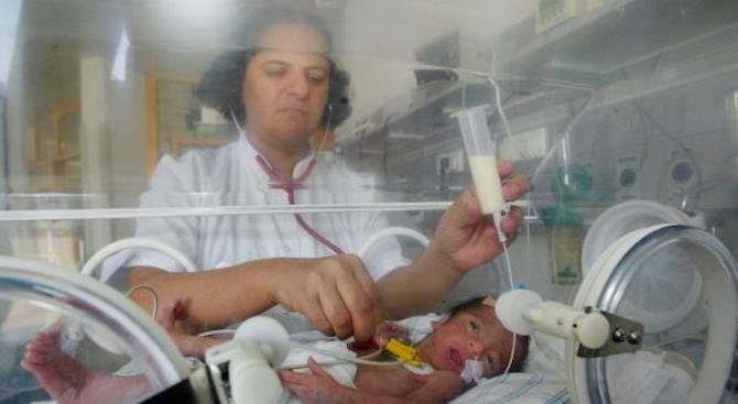 Болници източват Здравната каса с недоносени бебета Оказва се че