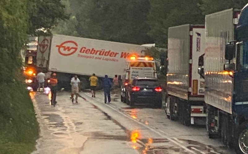 Катастрофа с ТИР затвори международния път Е 79 между Монтана и