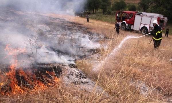 Вчера огнеборците в Монтана са гасили пожари в близо 400