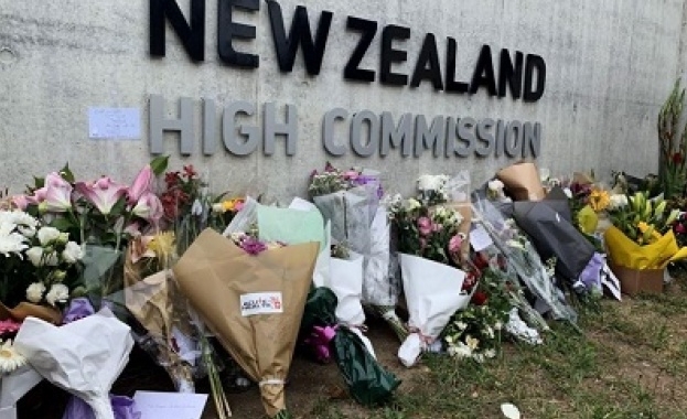 Хиляди хора се стекоха днес в новозеландския град Крайстчърч на