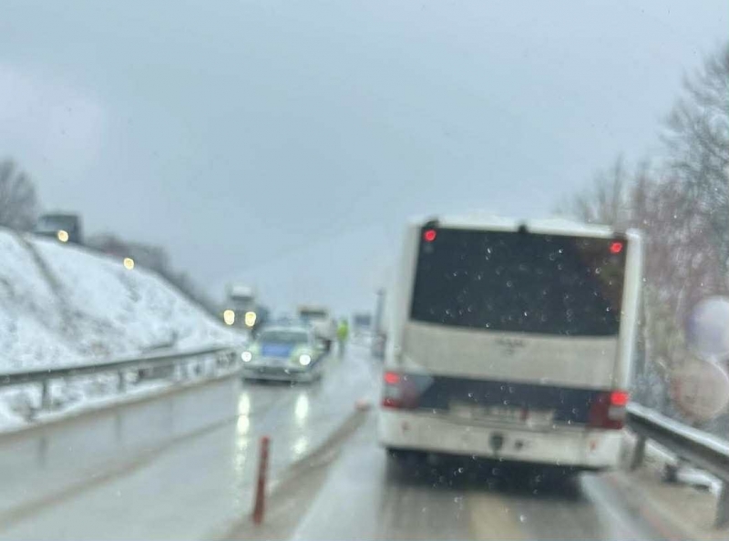 Катастрофа затруднява движението на скоростния път Ботевград Мездра научи агенция