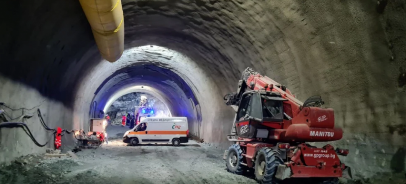 Стабилно остава състоянието на тримата работници които пострадаха вчера на