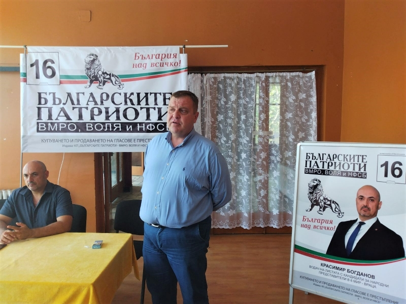 Лидерът на ВМРО Красимир Каракачанов пристигна във Враца, за да