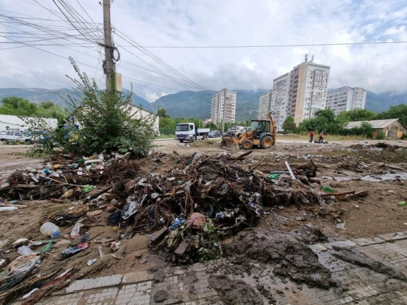 Общо 22 фургона ще предостави държавата на хора загубили домовете си при наводнението