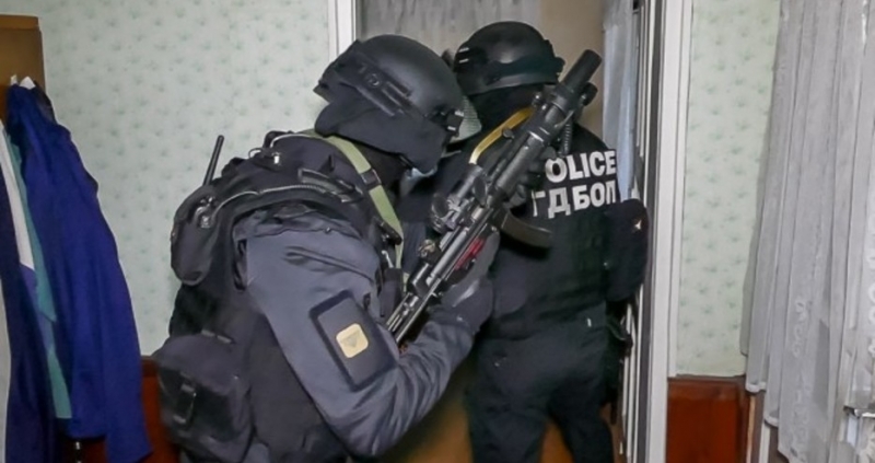 Служител на Главна дирекция Борба с организираната престъпност е бил