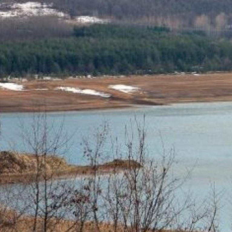 В момента обстановката на язовир Рогозен е малко по спокойна