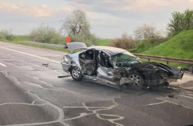 2 годишно дете е в болница и лекарите се борят