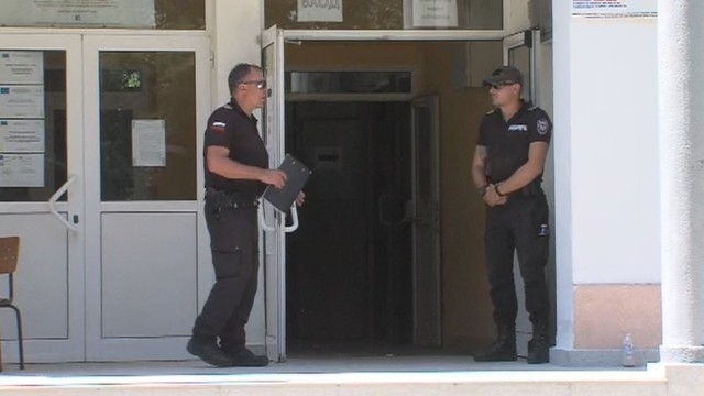 Напрежение пред секция в Симитли Малко преди обед там се