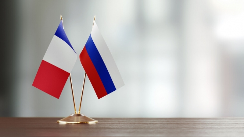 Руското посолство във Франция заяви че не се намесва в