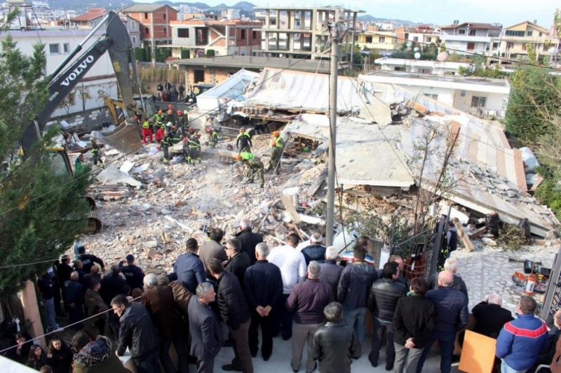 Хилядите останали без дом след опустошителното земетресение от 6,4, което