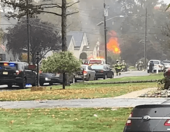 Най малко две къщи в Ню Джърси бяха подпалени след катастрофа