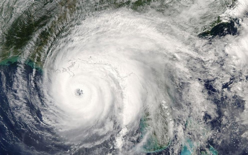 Потенциално катастрофален ураган се приближава към Мексико предаде Франс прес като се позова на