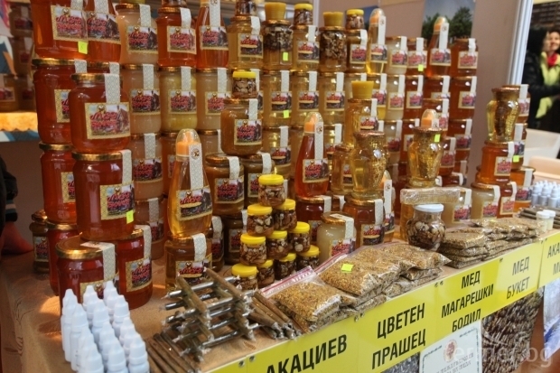 Цена на едро под 5 50 лв за килограм мед не