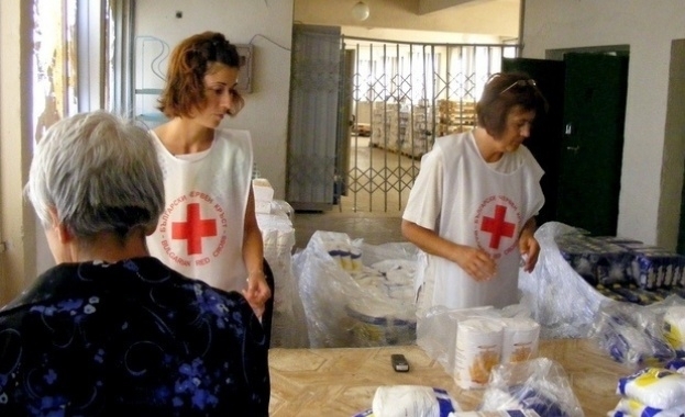 Българският Червен кръст започва поетапното предоставяне на индивидуални пакети с
