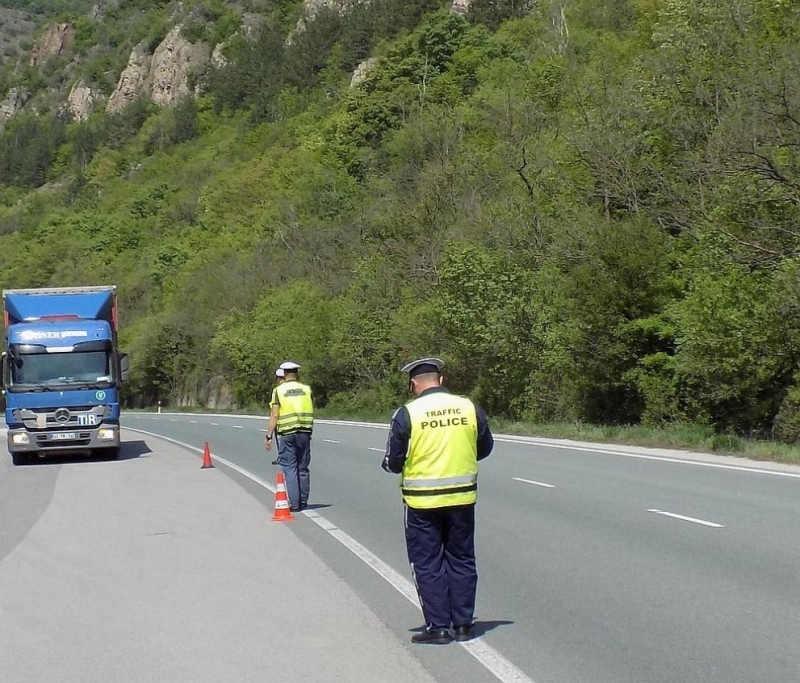 Тежкотоварен камион катастрофира на автомагистрала Тракия съобщиха от пресцентъра на МВР Инцидентът