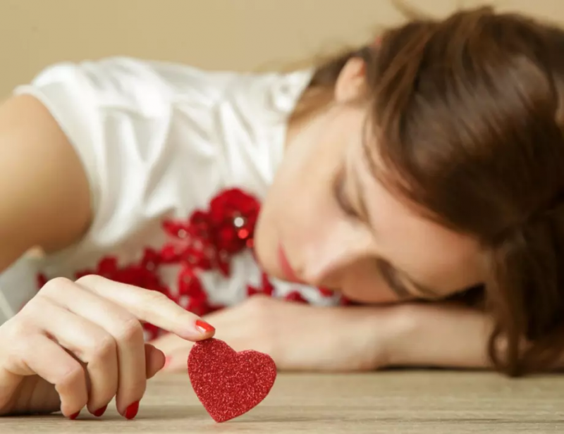 Преодоляването на любовна раздяла може да бъде изключително трудно особено