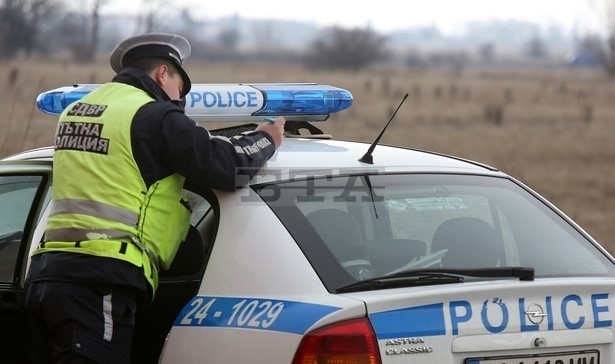 Полицията е хванала надрусан шофьор да кара във Врачанско съобщиха