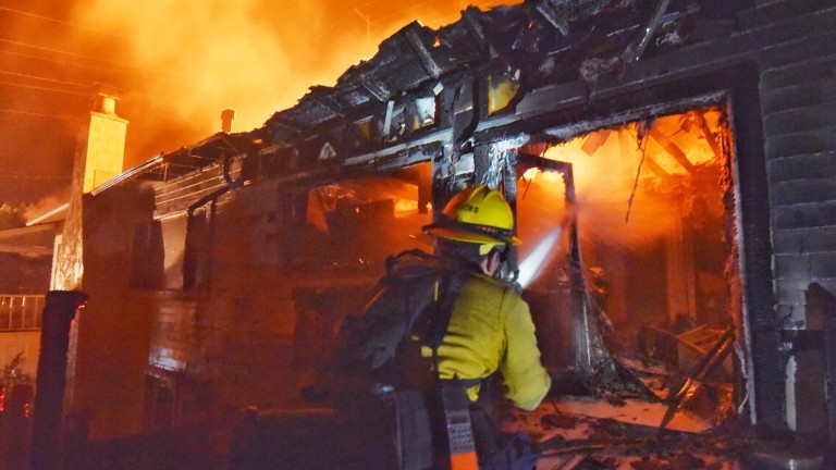 Огнен ад бушува в Калифорния съобщава АП Все още не
