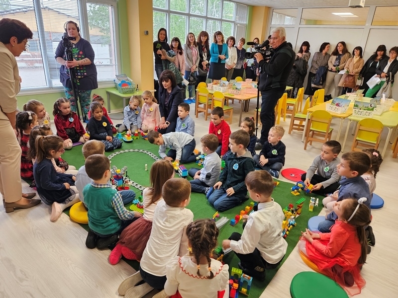 В градината на бъдещето   Единство Творчество Красота във Враца се