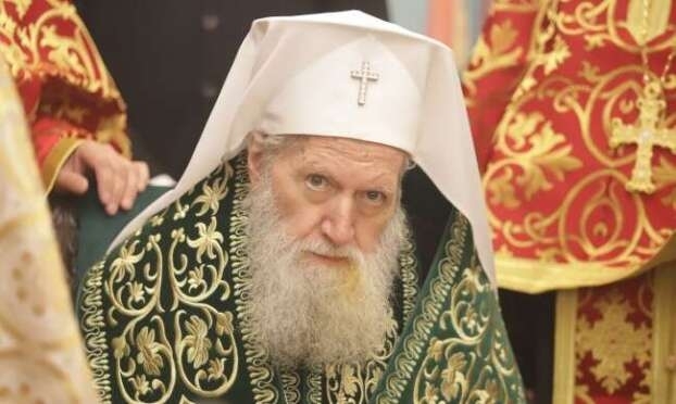 Неизвестни лица са поругали и осквернили гроба на Българския патриарх