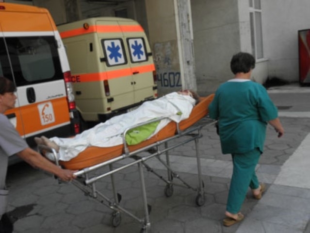 Мъж от Берковица е с комоцио след падане от сметовоз