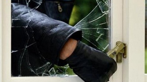 Крадец е задигнал стекове с лютеница олио и зимнина от