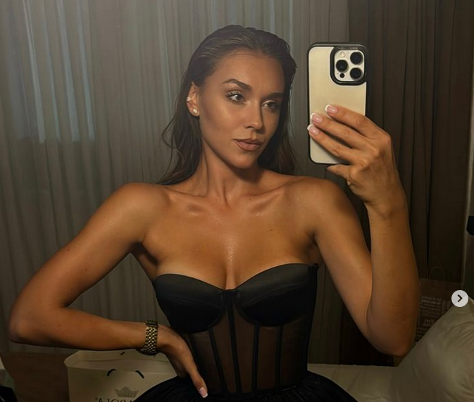 Много сочно дупе и едри гърди щедро показа Теодора Мудева Изкусителката