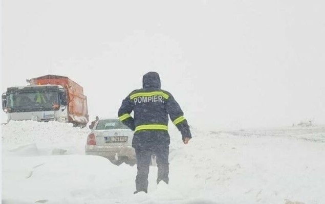 Двадесет и девет национални пътища в Румъния са затворени заради