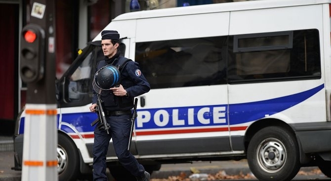 Въоръжени лица влязоха в супермаркет в южния френски град Треб