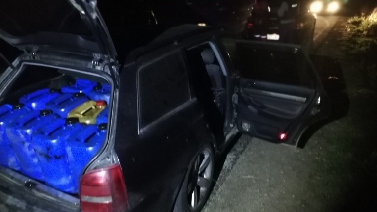 Полицията в Горна Оряховица задържа охранители крали гориво от склад