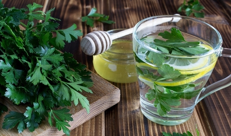 Магданозът е полезна подправка с която сме свикнали да овкусяваме