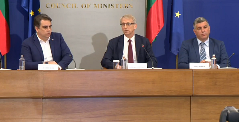 Серия от действия и бездействия на служебното правителство могат да