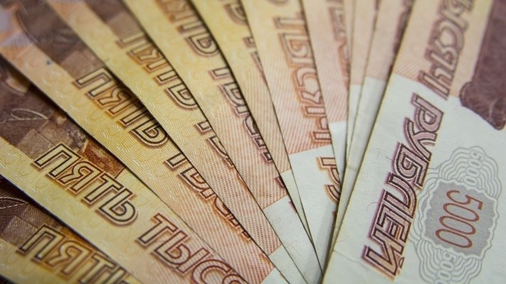 Руската рубла се срина в днешната търговия до 16 месечно дъно