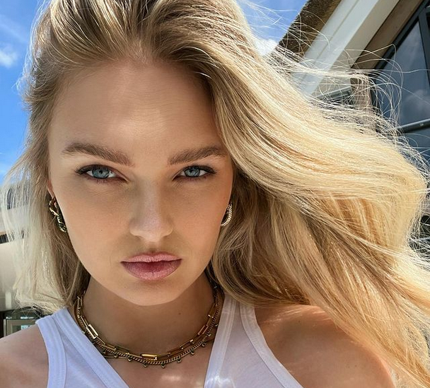 Освен успешна кариера като модел един от най секси ангелите на