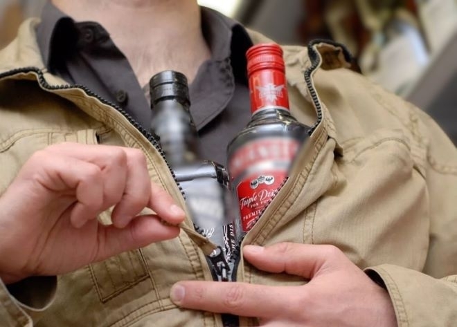 Врачанин открадна бутилки с алкохол от магазин в Мездра съобщиха