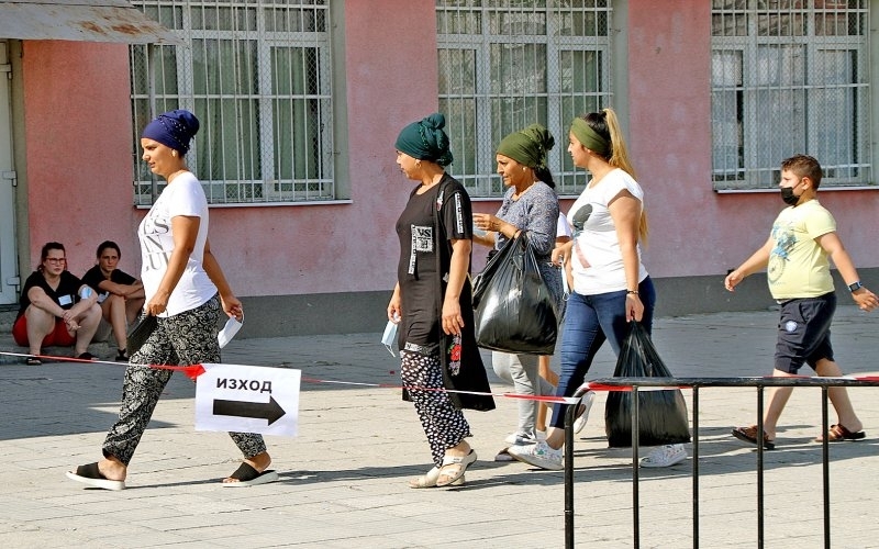 Под 15 средна избирателна активност отчетоха големите ромски махали в