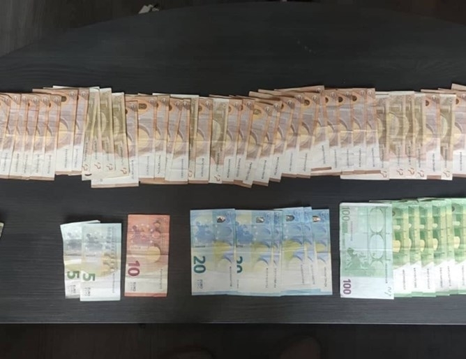 Четирима иманяри бяха хванати в момент на сделка с антики