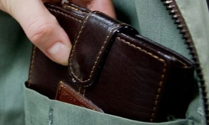 Заловиха джебчия откраднал пари от млад мъж в Лом съобщиха