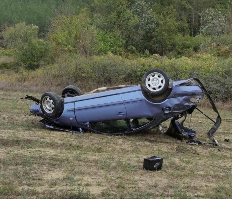 Шофьор загина след като се преобърна в нива в Шуменско