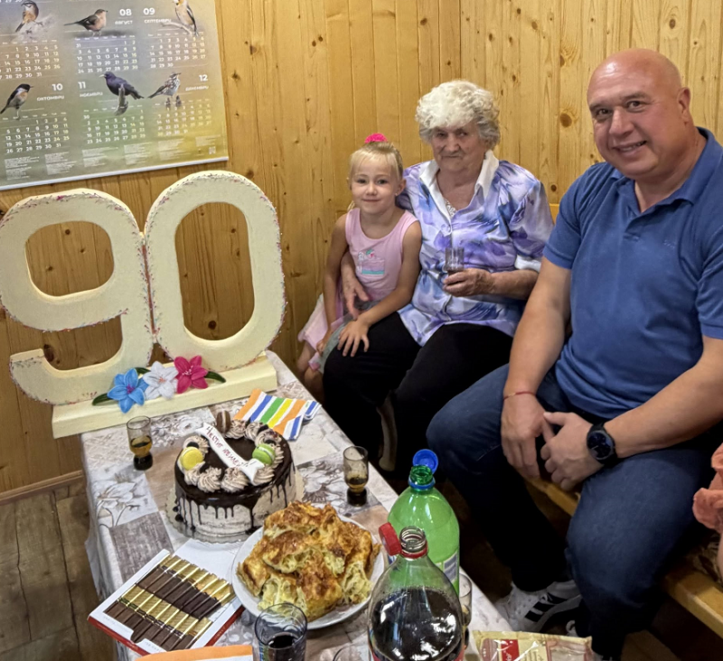 Иван Лазаров поздрави баба от Вършец за 90 годишния ѝ