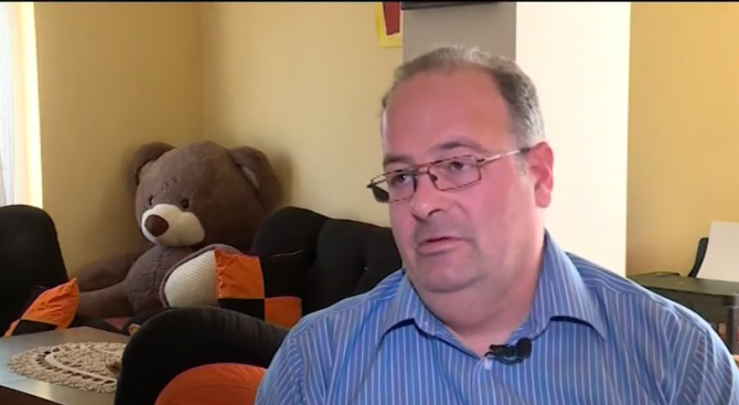 Баща осъди Фонда за лечение на деца Причината на сина му