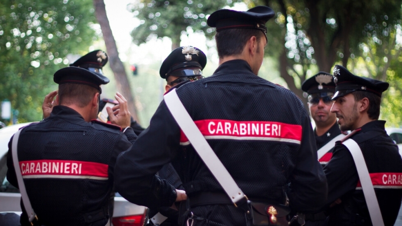 Италианската полиция проведе обиски в домовете на 17 членове на
