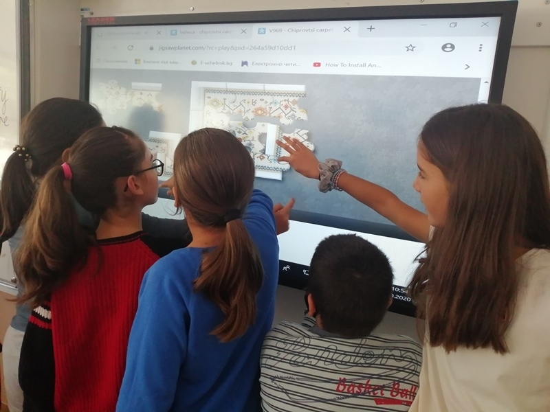 Обучение за рисуване на български шевици върху бисквити преминаха Лилия