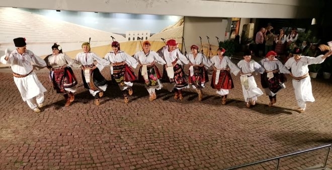 Автентични влашки хорá са запазени в село Софрониево
