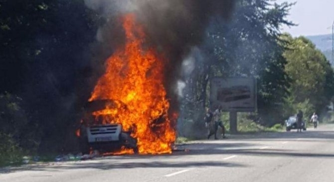Горящ автомобил вдигна накрак огнеборци от Видин научи агенция BulNews Случката