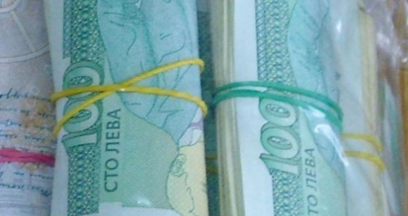 Заплати в размер над 9100 лв за месец юли са