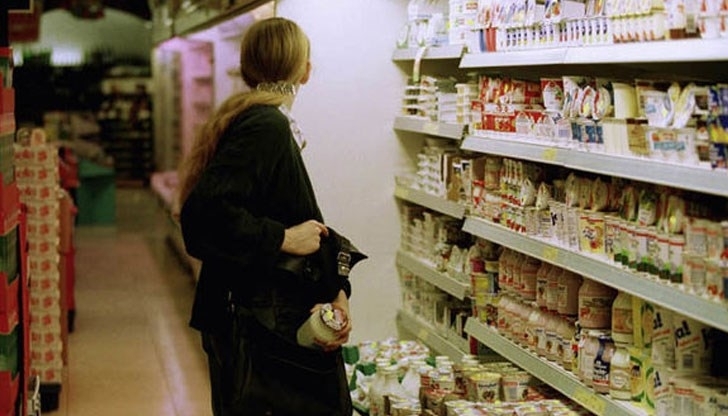 Криминално проявена жена открадна хранителни продукти от супермаркет в Лом