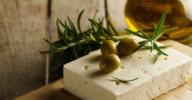 Учени откриха възможно най отлежалото сирене в света фета на 7 200